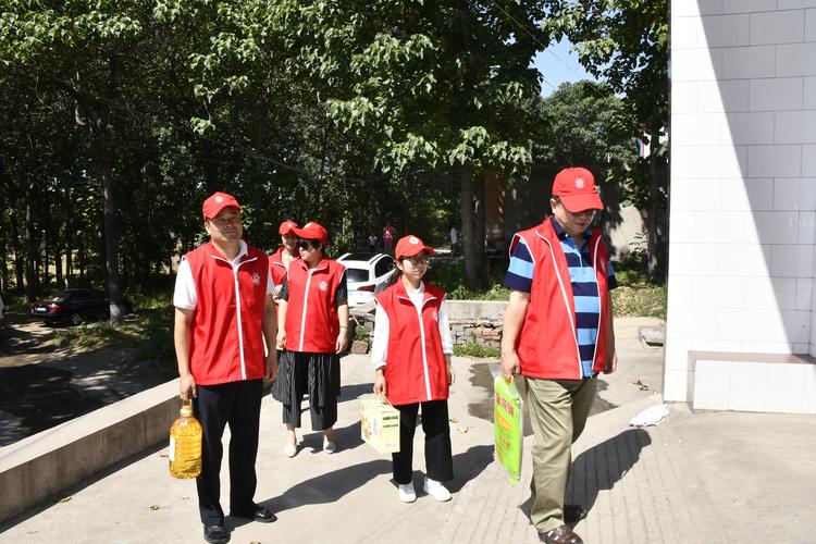 郑州铁路运输检察院 组织开展"浓情端午 志愿二七"志愿服务活动